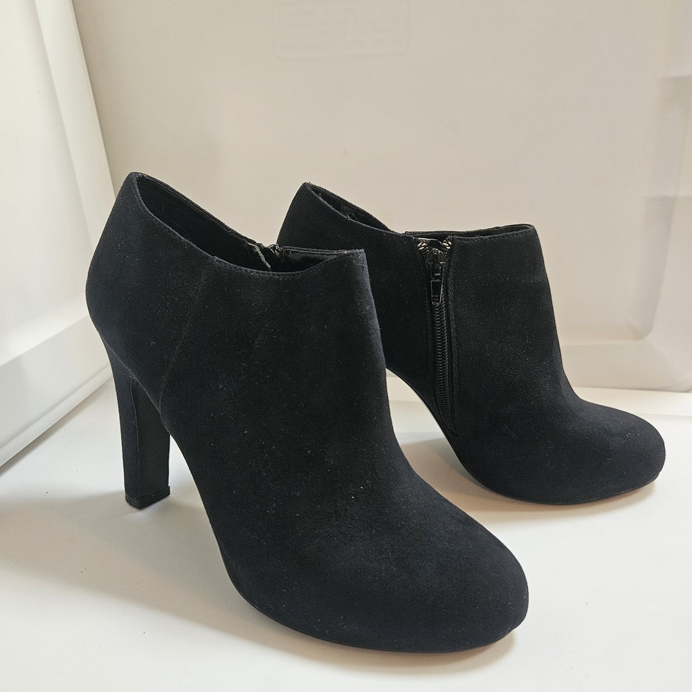 Aldo Black Suede 4" Heel Ankle Boots Sz 9